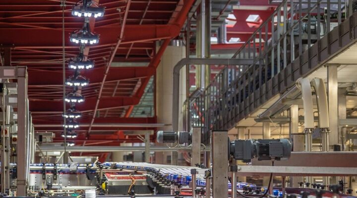 Iluminación industrial LED inteligente y eficiencia energética